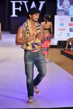 Vidyut Jamwal walk the ramp for Welspun Show at IRFW 2012 in Goa on 1st Dec 2012 (82).JPG